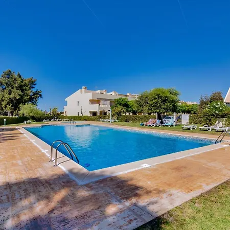 Melias, 2 Quartos E Piscina, Apartament