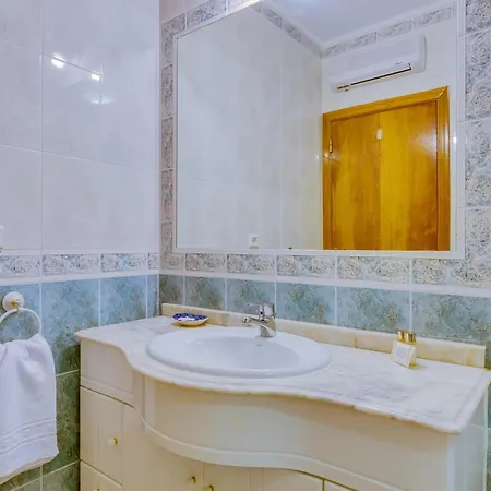 Melias, 2 Quartos E Piscina,
