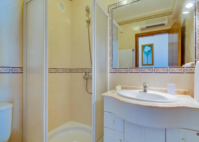 Melias, 2 Quartos E Piscina, * Vilamoura