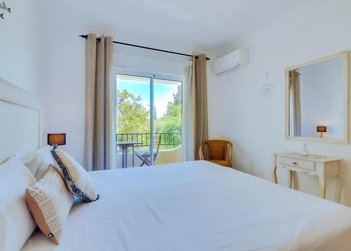 Apartment Melias, 2 Quartos E Piscina,